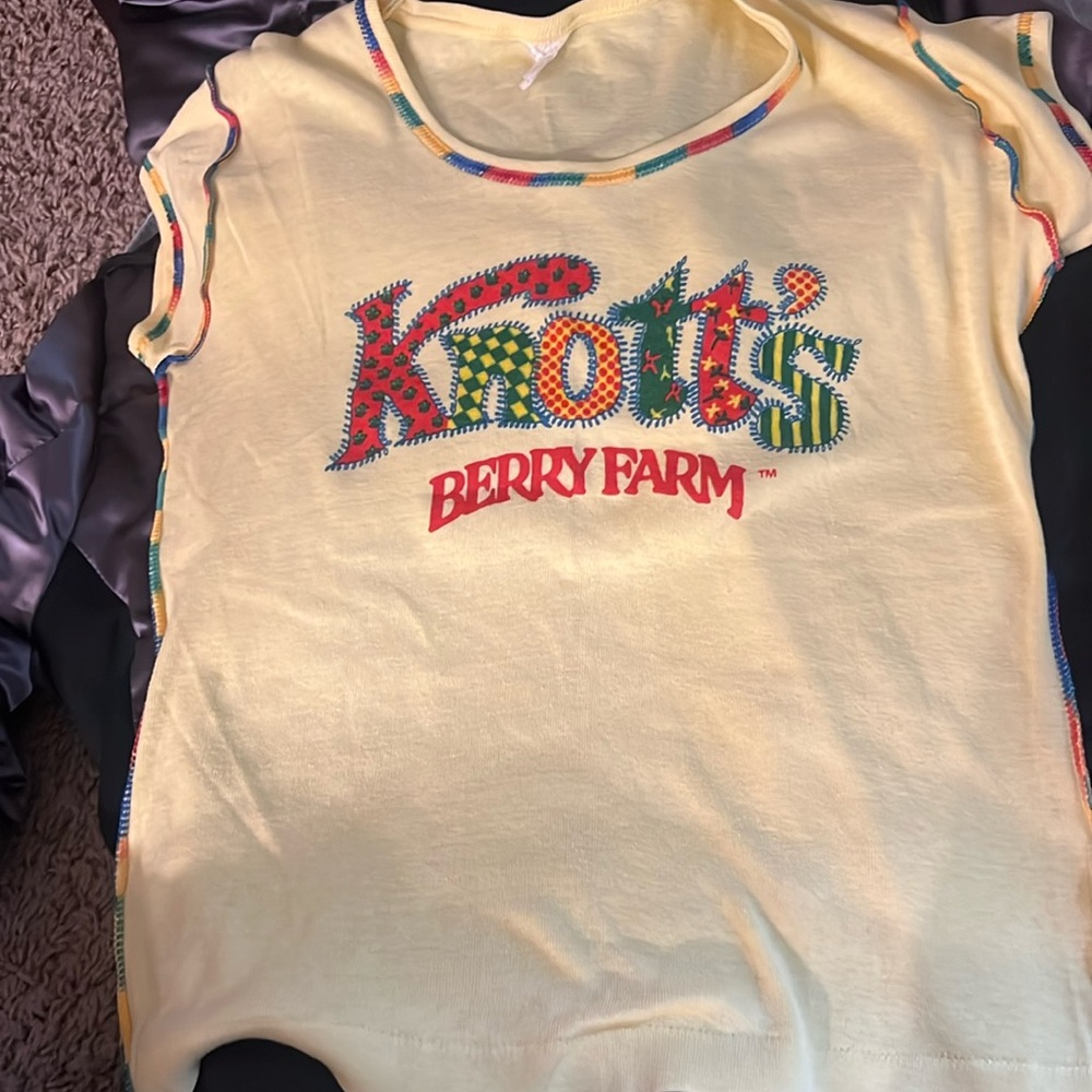 Cute little Vintage Knotts Berry Farm Tee